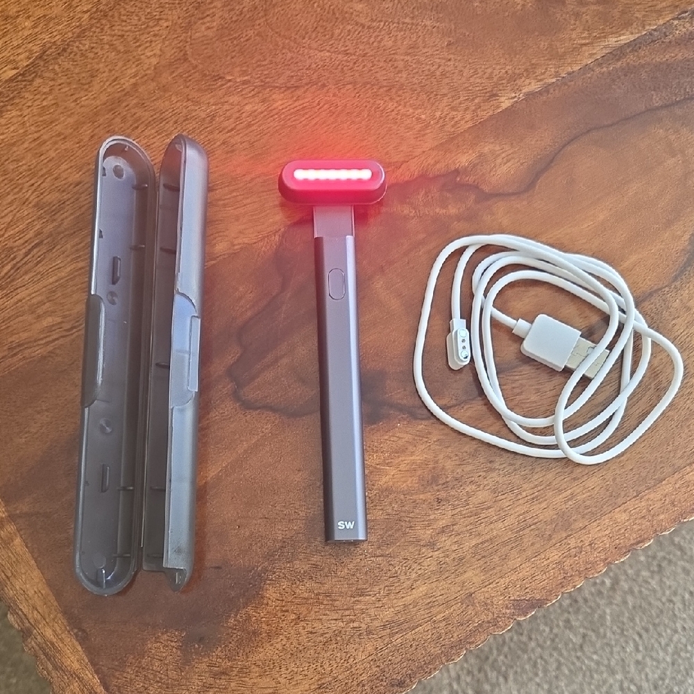Solawave Red Light Wand W/case And Charger